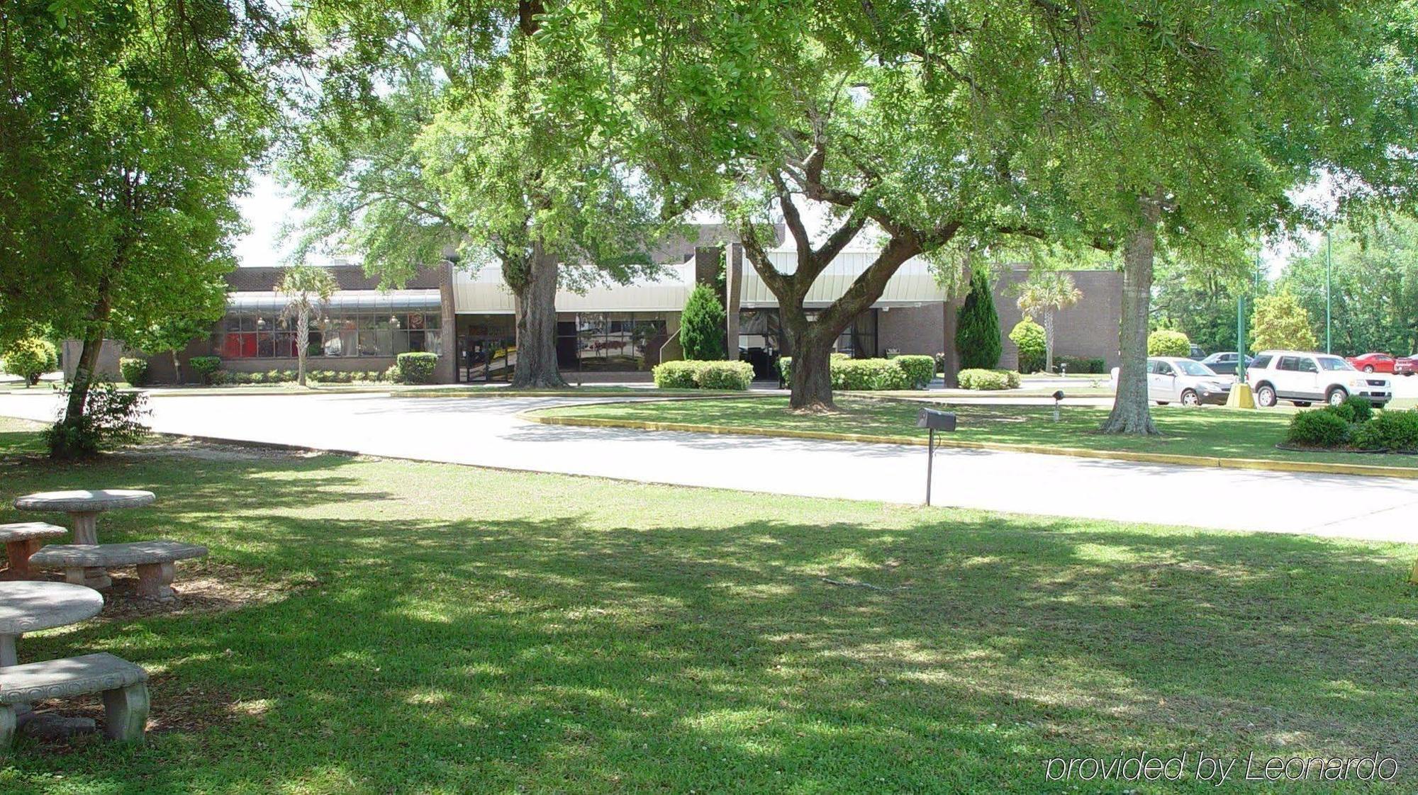 Ramada By Wyndham Gulfport I-10 Diamondhead Motel Exterior photo